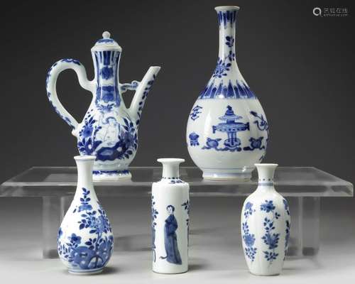 FIVE CHINESE BLUE AND WHITE VESSELS