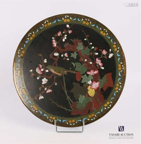 JAPAN Dish in cloisonné enamels with a black backg…