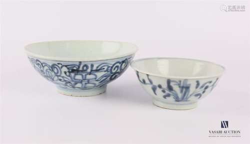 CHINA Set of two porcelain bowls, the first one wi…