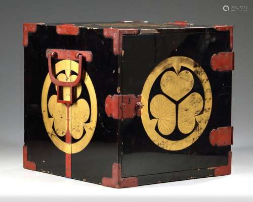 A JAPANESE BLACK LACQUERED PORTABLE BENTO BOX (GOC…