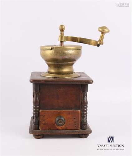 Coffee grinder in bronze, brass and wood, it opens…