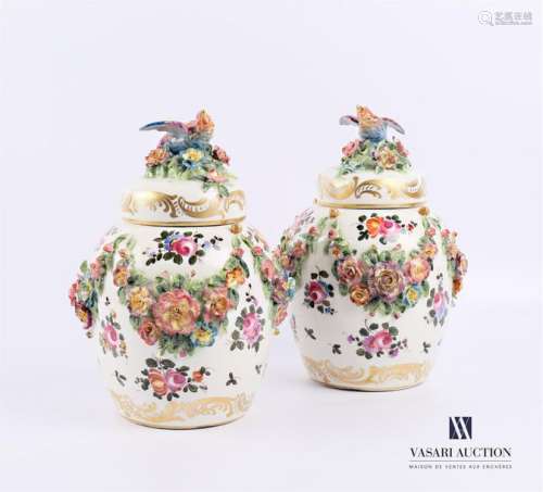 MEISSEN Pair of white porcelain ginger pots in an …