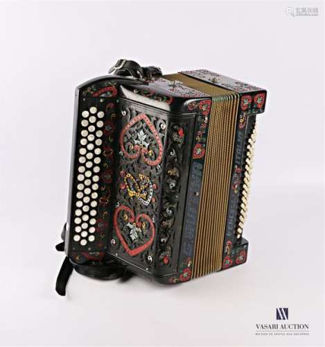 Chromatic accordion by Vercelli, strap by Saltarel…