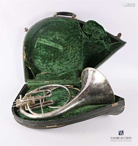 Copper horn in its case, without any visible mark …