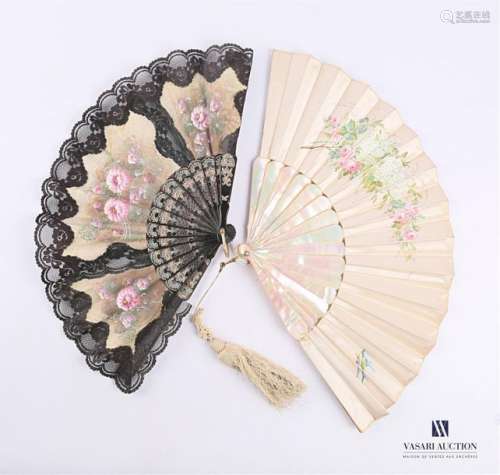 Set of two fans, one made of silk with a decoratio…