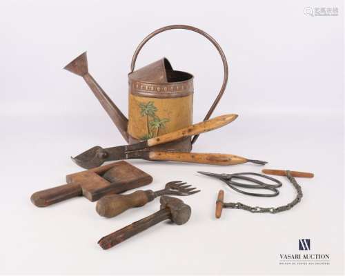 Set of tools comprising: a copper plated metal wat…
