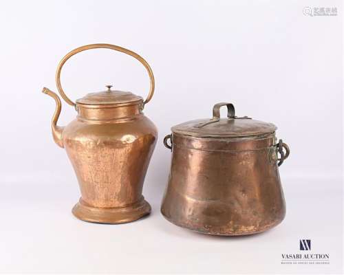 Copper lot comprising a covered pot and a covered …