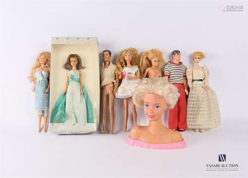 BARBIE Set of four Barbies, two Ken and a bust of …
