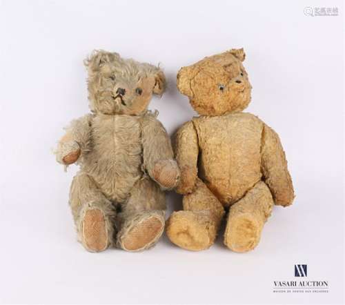 Set of two teddy bears, one long haired (Height: 4…