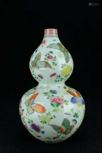 Qing Porcelain Famille Rose Butterfly Gourd Vase