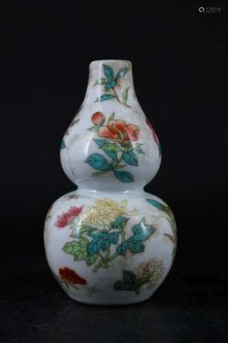 Republic period Famille Rose Gourd Vase