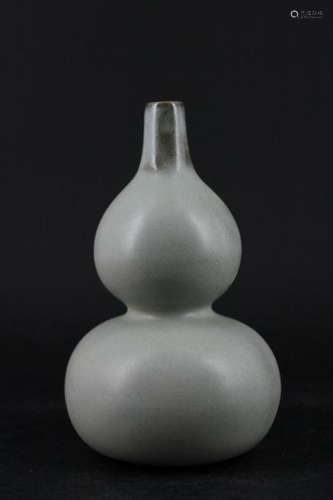 Chinese Song Porcelain Guanyao Gourd Vase