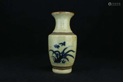 Chinese Qing Porcelain Crackle Vase