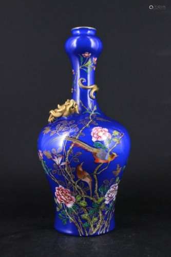 Chinese Qing Porcelain Glazed Famille Rose Vase