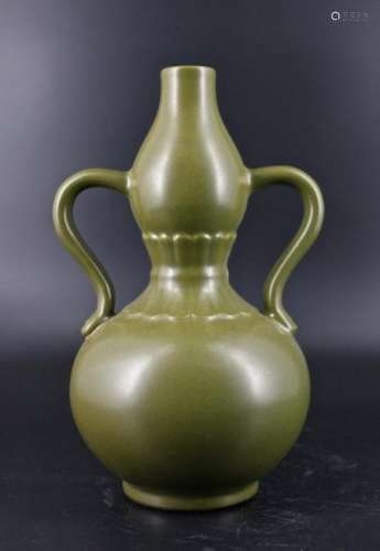 Qing Porcelain Tea Dust Green Vase