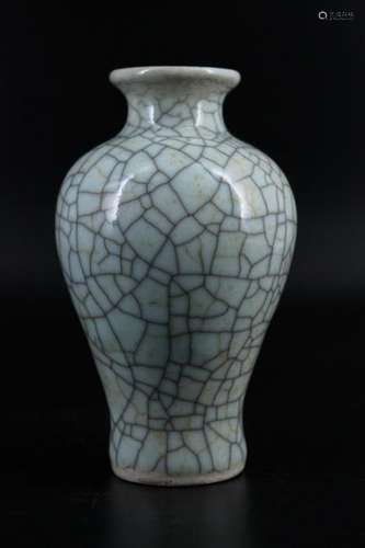 Song Porcelain Guanyao Vase