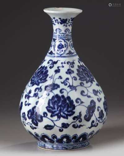 A CHINESE UNDER GLAZE BLUE AND WHITE MING STYLE PE…
