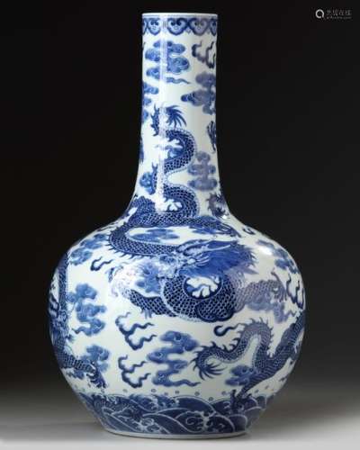 A CHINESE BLUE AND WHITE BOTTLE VASE