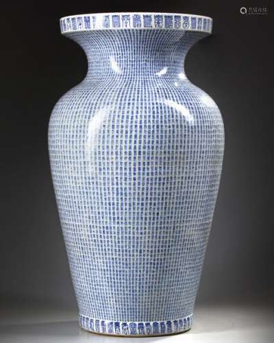 A LARGE CHINESE BLUE AND WHITE 'WANSHOU' VASE