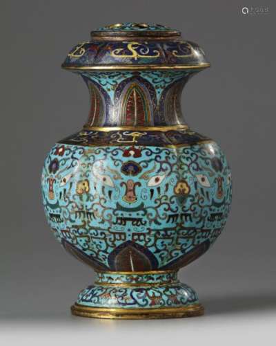 A CHINESE CLOISONNÉ ENAMEL ALTAR VASE AND COVER