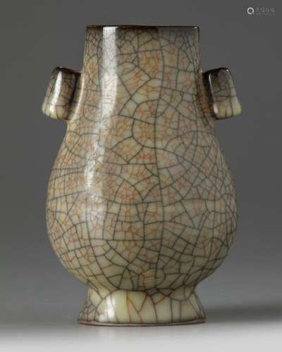 A CHINESE CRACKLE GLAZED VASE, HU