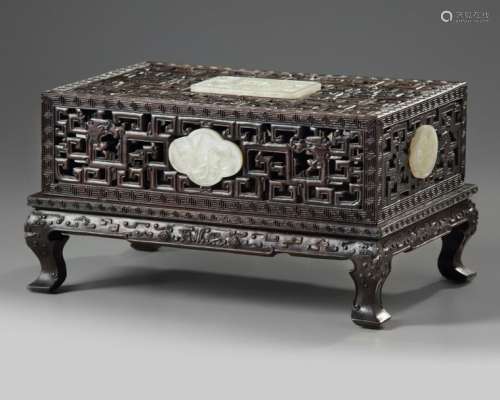 A CHINESE WHITE JADE INLAID CARVED BOX AND COVER
