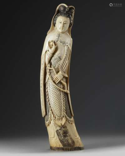 A CHINESE IVORY FIGURE OF A FEMALE ARCHER
