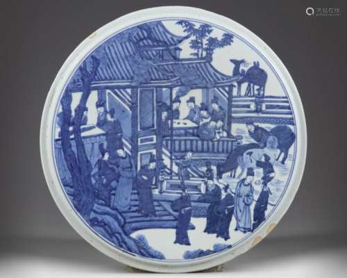 A CHINESE BLUE AND WHITE CIRCULAR PLAQUE