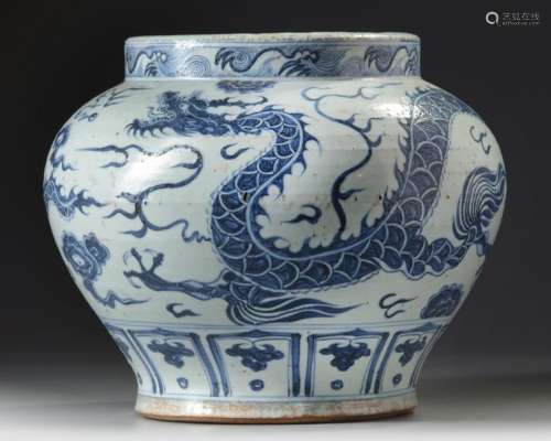 A LARGE CHINESE BLUE AND WHITE 'DRAGON' JAR