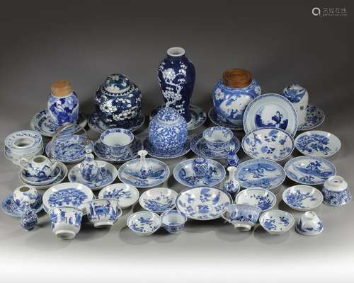 A LARGE GROUP OF CHINESE BLUE AND WHITE WARES