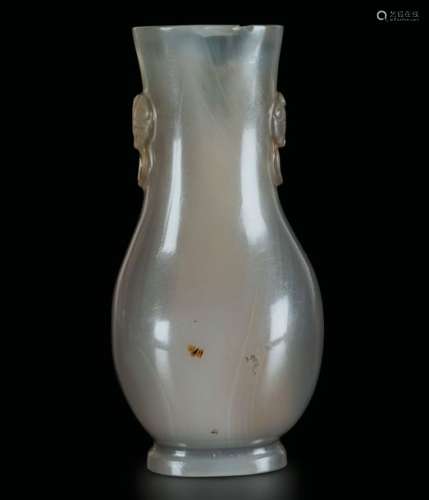 An agate vase, China, Qing Dynasty