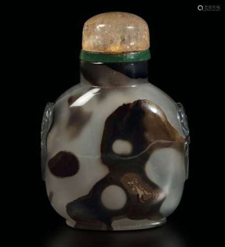 An agate snuff bottle, China, Qing Dynasty, 1800s