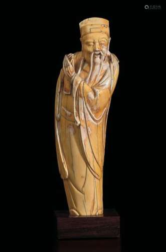 An ivory dignitary, China, Ming Dynasty, 1600s
