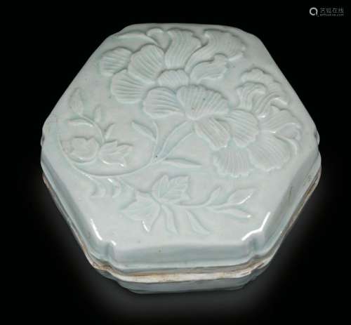 A porcelain box, China, Song Dynasty