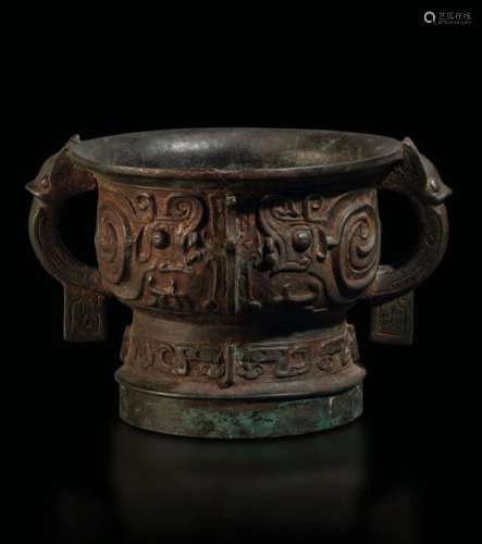 A bronze Gui vase, China, Ming Dynasty, 1600s