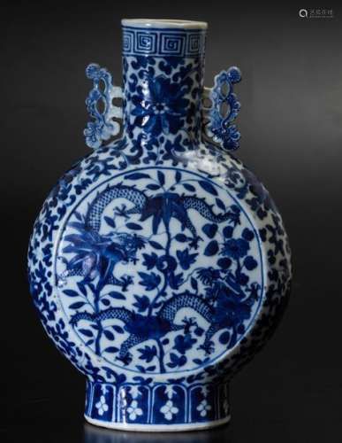 A porcelain flask, China, Qing Dynasty