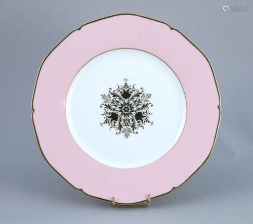 SEVERE. Porcelain plate with contoured rim with go…