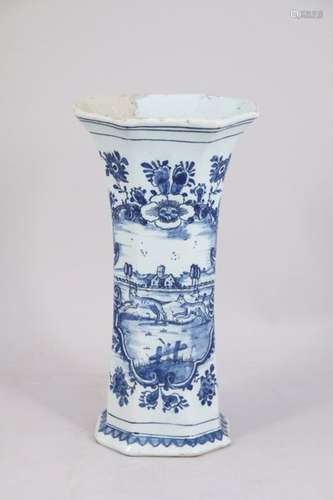 DELFT. Earthenware CORNET VASE decorated with a fl…