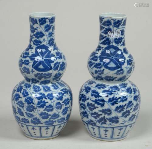 Pair of double bottle vases in blue and white Chin…