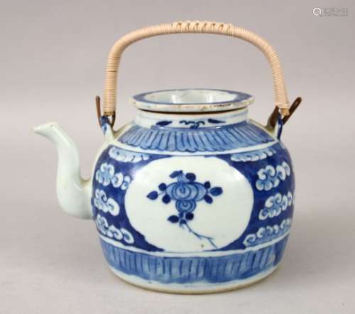 A 19TH CENTURY CHINESE BLUE & WHITE PORCELAIN TEAPOT & COVER, the teapot decorated with panels of