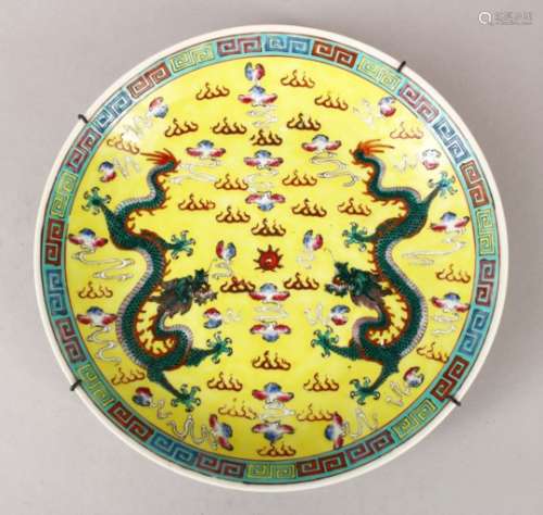 A 19TH CENTURY CHINESE FAMILLE JAUNE / ROSE DRAGON DISH, the yellow ground decorated with scenes