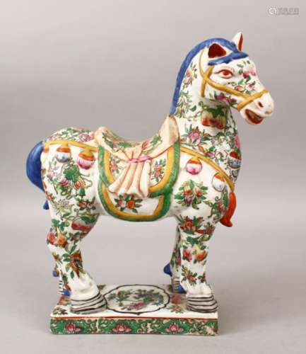 A LARGE 19TH / 20TH CENTURY CHINESE CANTON FAMILLE ROSE PORCELAIN MODEL OF A HORSE, decorated with