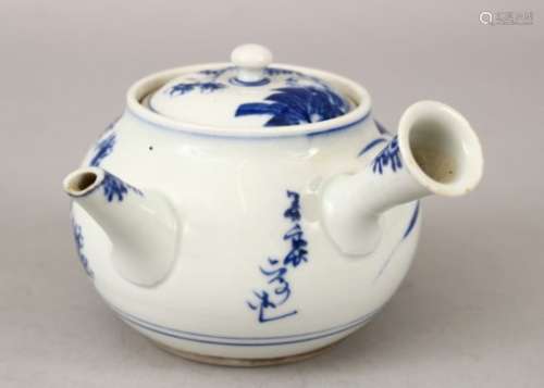A 19TH CENTURY JAPANESE BLUE & WHITE PORCELAIN SAKE POT / TEA POT, decorated with native scenes of