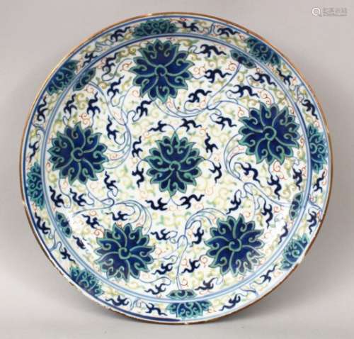A 19TH CENTURY CHINESE FAMILLE ROSE PORCELAIN PLATE, decorated with formal scrolling rosette