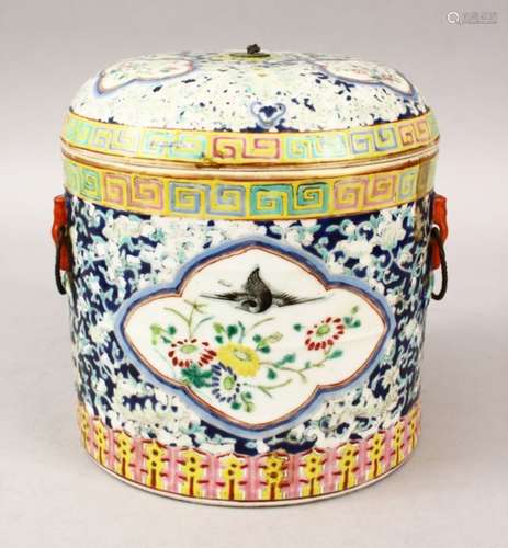 A LARGE 19TH CENTURY CHINESE FAMILLE ROSE PORCELAIN CYLINDRICAL JAR & COVER, decorated upon a blue