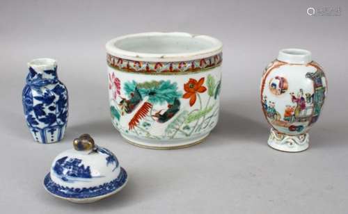 A MIXED LOT OF 18TH / 19TH CENTURY CHINESE FAMILLE ROSE / BLUE & WHITE PORCELAIN ITEMS, consisting