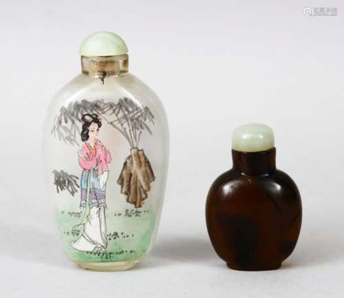 A MIXED LOT OF 19TH / 20TH CENTURY CHINESE REVERSE PAINTED SNUFF BOTTLE, decorated with scenes of