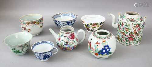 A MIXED LOT OF EIGHT 19TH / 20TH CENTURY CHINESE FAMILLE ROSE / BLUE & WHITE ITEMS, consisting of