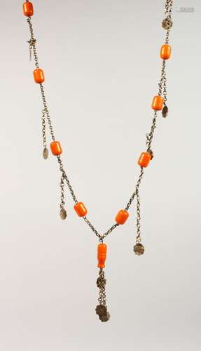 A CHINESE CARVED AMBER BEAD AND WHITE METAL NECKLACE, 104CM LONG.