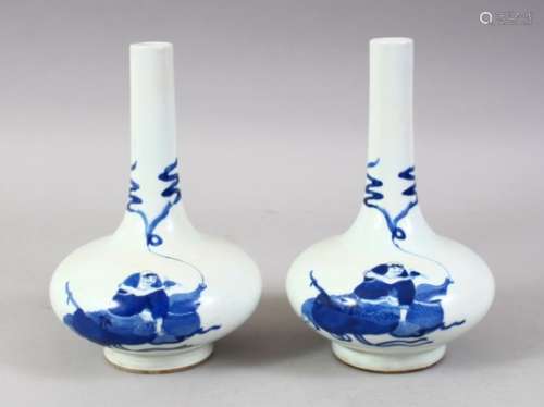 A GOOD PAIR OF CHINESE REPUBLIC STYLE BLUE & WHITE PORCELAIN VASES, decorated with scenes of
